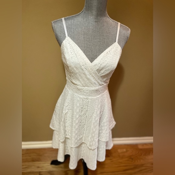 Le Chateau Dress - Picture 11 of 11